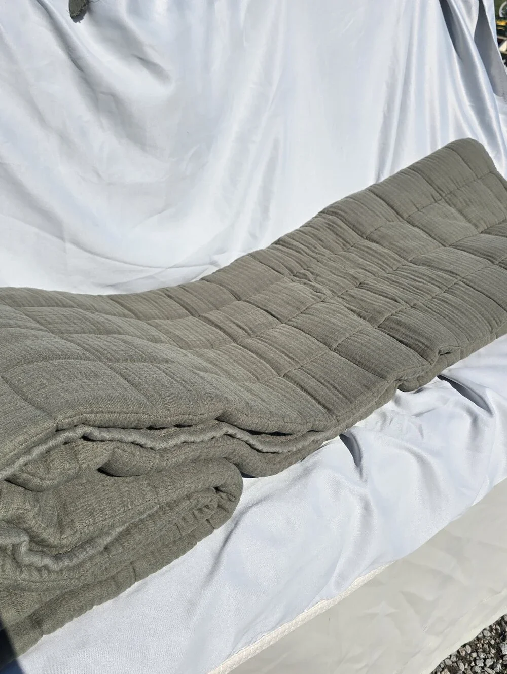 New! Quince Organic Luxury Airy Gauze Cotton Box Quilt Green Queen Olive Green